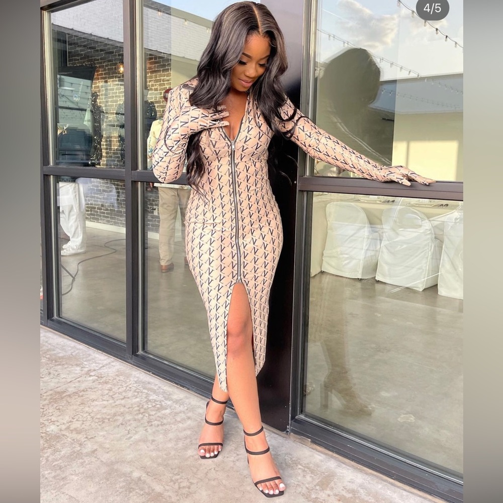 NICHOLE LYNEL LARGE NL PRINT DRESS WITH GLOVES